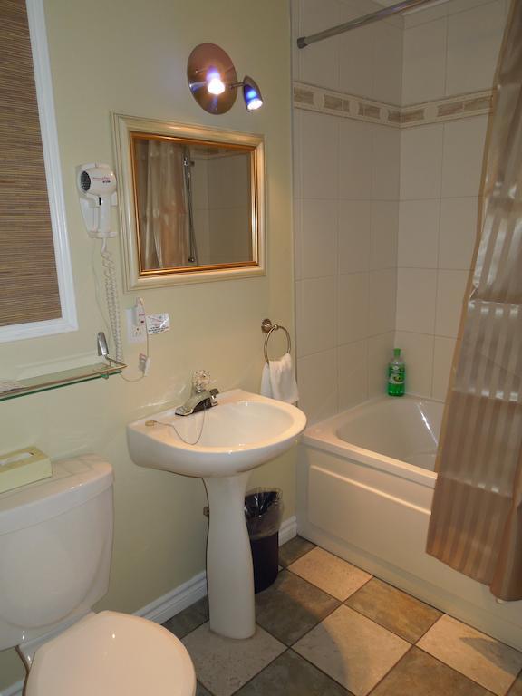 Motel Derfal Repentigny Room photo