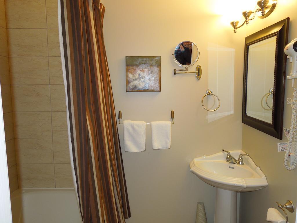 Motel Derfal Repentigny Room photo