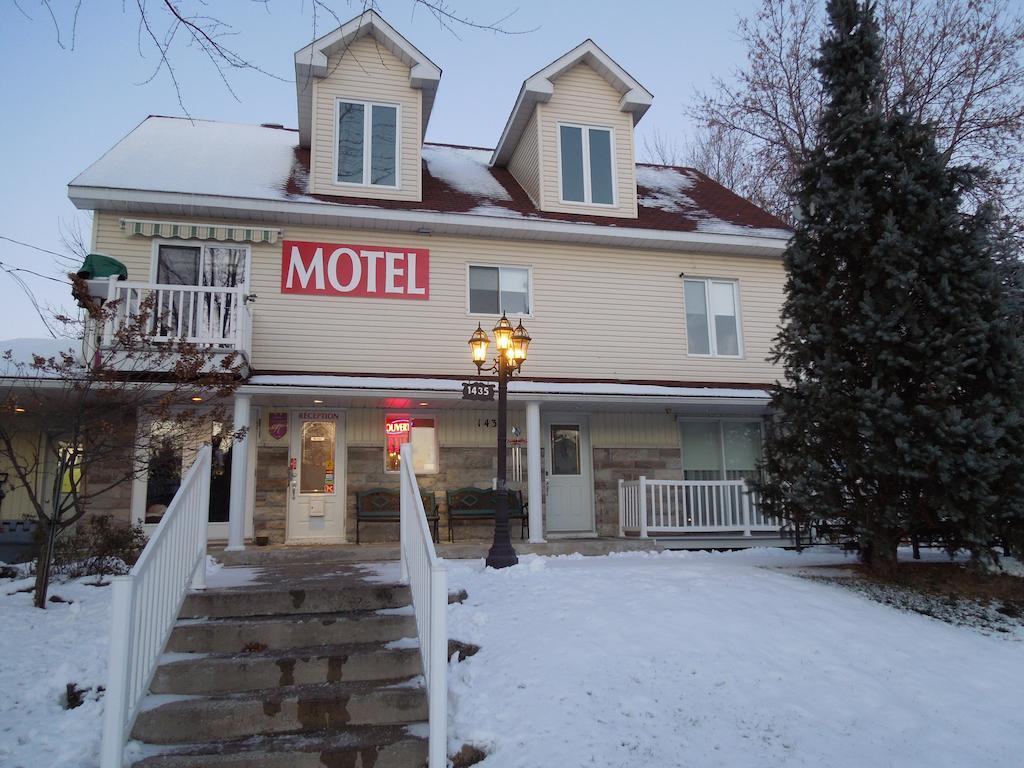 Motel Derfal Repentigny Exterior photo