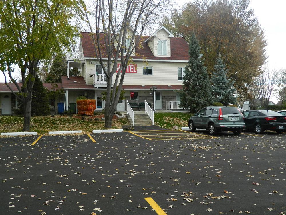Motel Derfal Repentigny Exterior photo