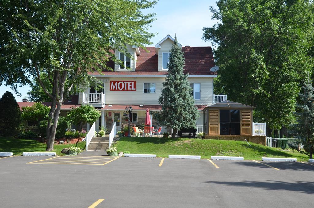 Motel Derfal Repentigny Exterior photo