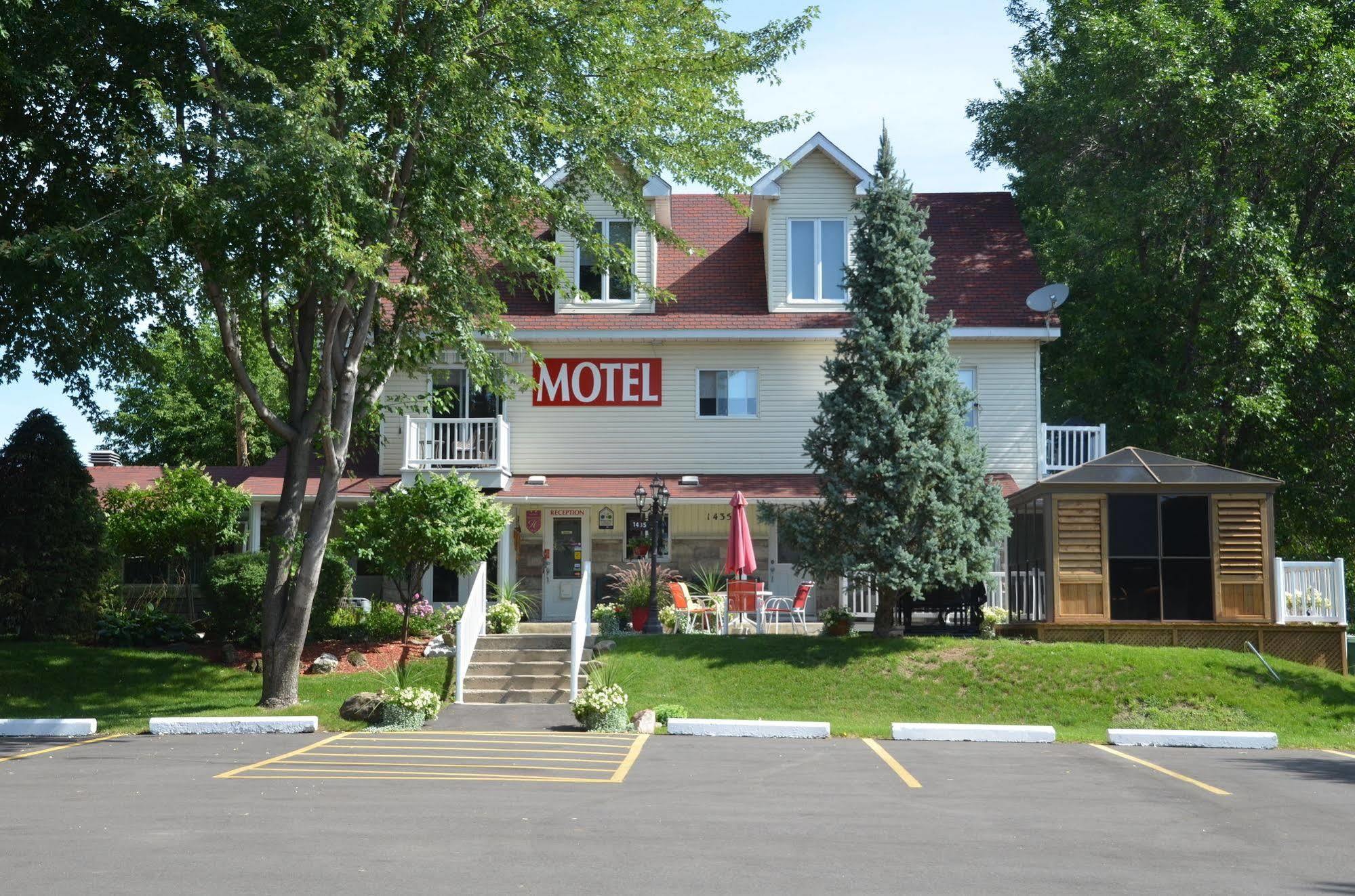 Motel Derfal Repentigny Exterior photo