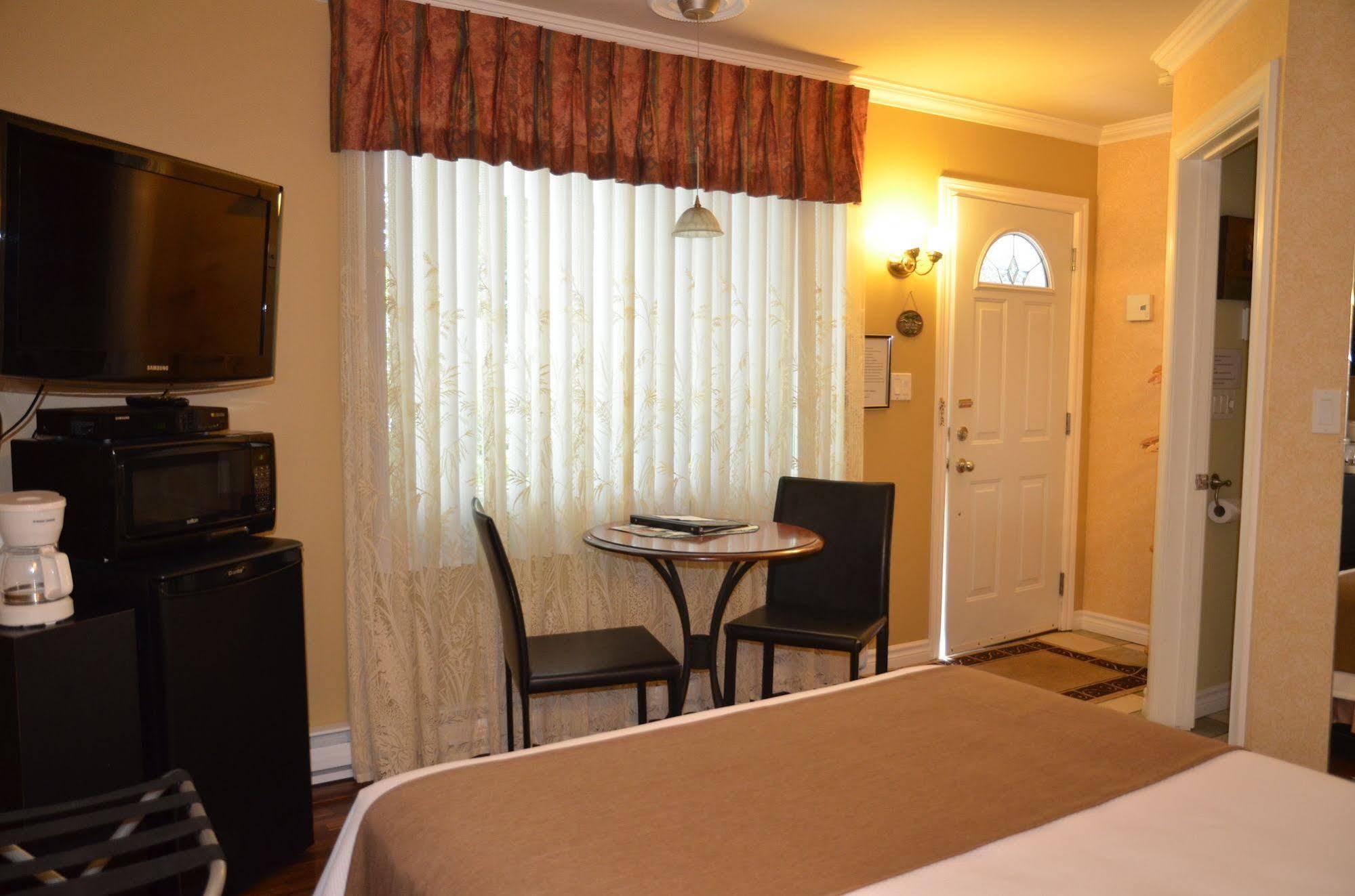 Motel Derfal Repentigny Exterior photo
