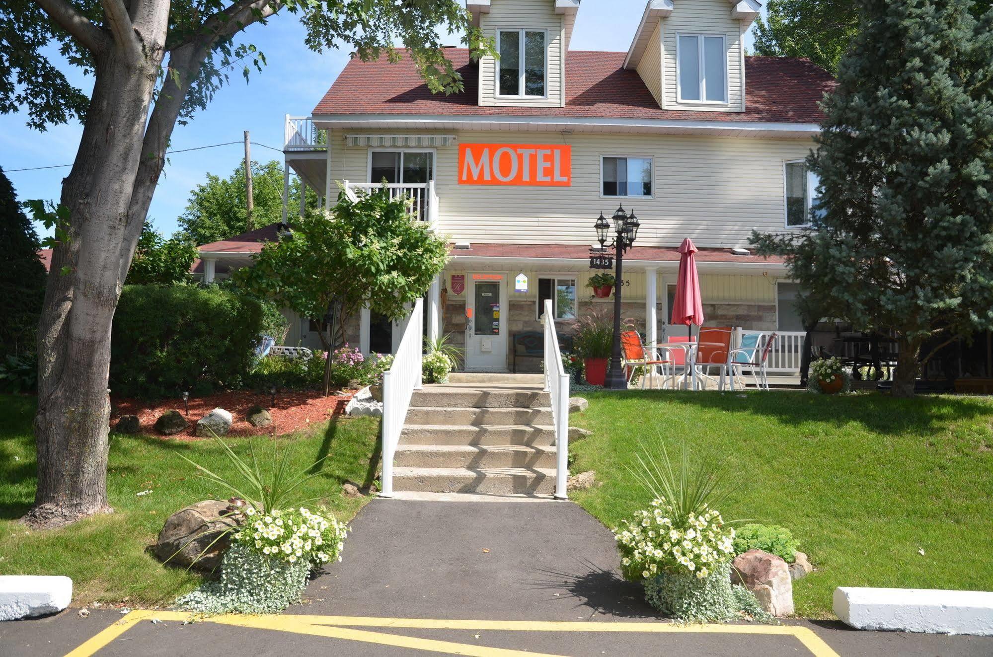 Motel Derfal Repentigny Exterior photo