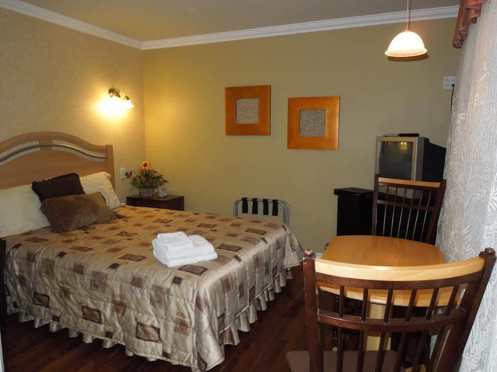 Motel Derfal Repentigny Exterior photo